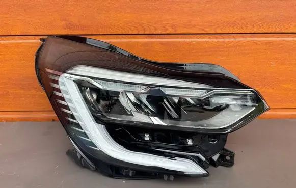 Renault Captur II Headlight/headlamp 260104525R