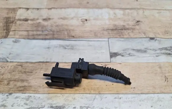 BMW 5 E39 Turbo solenoid valve 72234100 1742712