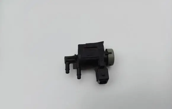 Volkswagen Golf IV Turbo solenoid valve 1J0906283A