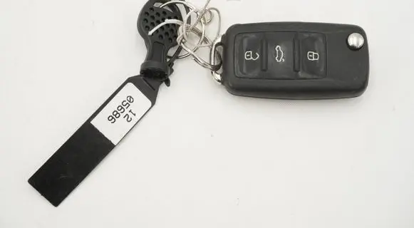 Volkswagen Golf VI Ignition key/card 5K0837202