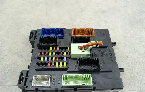 Ford Focus Comfort/convenience module F1FT14A073GG