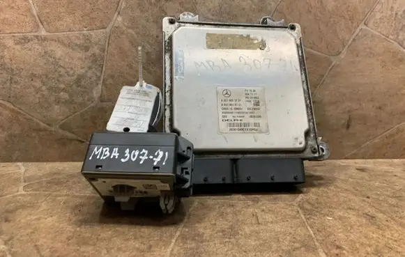 Mercedes-Benz E W212 Engine ECU kit and lock set A6519003701