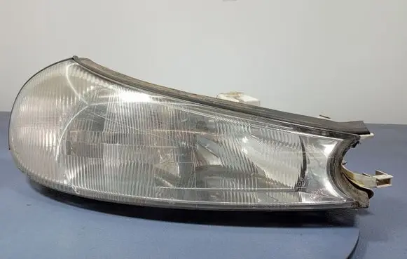Ford Mondeo MK II Headlight/headlamp 0301098202