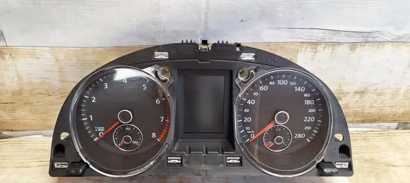 Volkswagen PASSAT CC Speedometer (instrument cluster) 3C8920870B