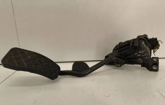 Volkswagen PASSAT B5.5 Accelerator throttle pedal 6PV00777008