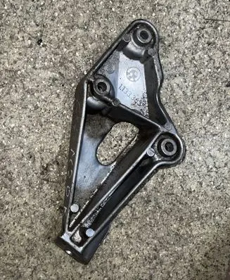 BMW 5 E34 Engine mounting bracket 1133363