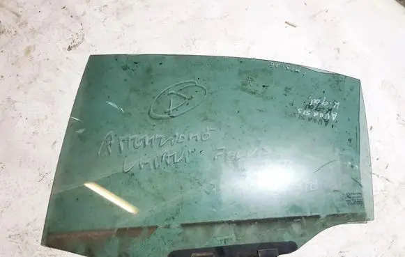 Toyota Avensis T220 Rear door window glass