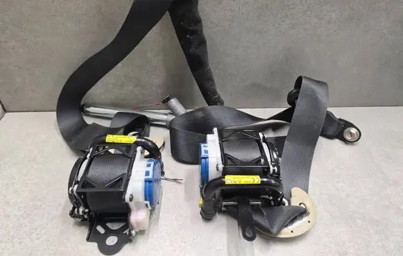 Mitsubishi Outlander Set of seat belts 0589P1000146 1077419 1090444