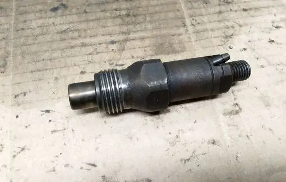 Volvo S40, V40 Fuel injector LCR6735401D