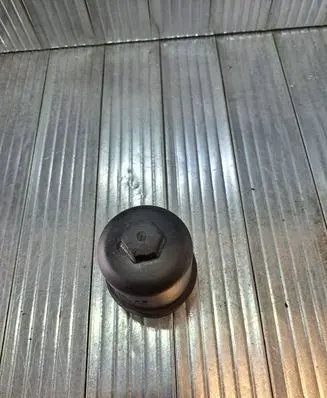 Volkswagen PASSAT B6 Oil filter cover 02E305047A