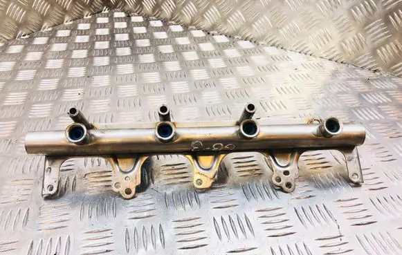 Audi A4 S4 B7 8E 8H Fuel main line pipe 06F133317G
