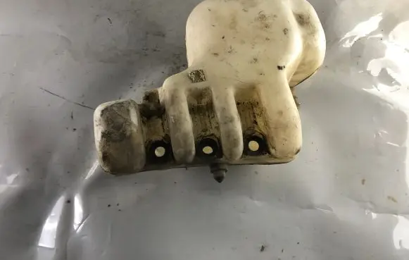 Nissan Patrol Y61 Windshield washer fluid reservoir/tank