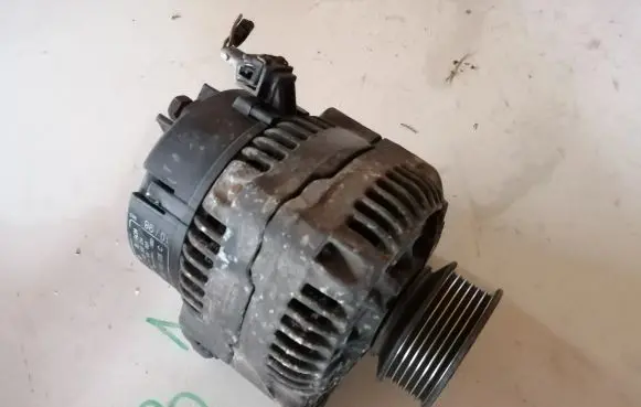 Volkswagen Golf IV Generator/alternator 037903025C 0123320034