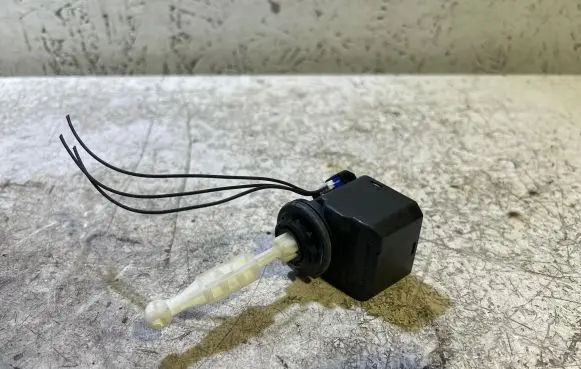 Opel Signum Headlight level adjustment motor 008830