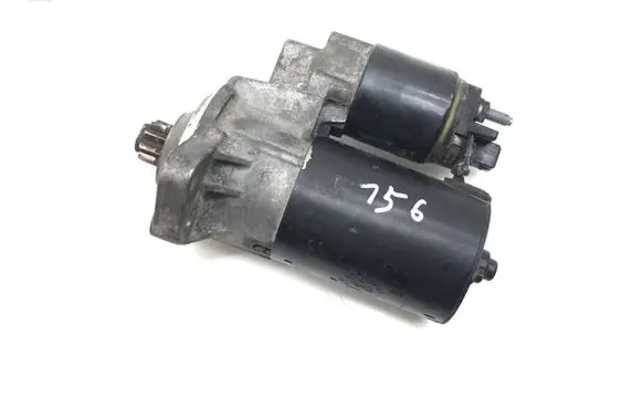 Volkswagen Golf IV Starter motor 005821878