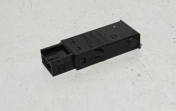 Chevrolet Cruze AUX in-socket connector 13348688
