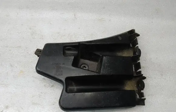 Volvo S60 Front bumper mounting bracket 30796626