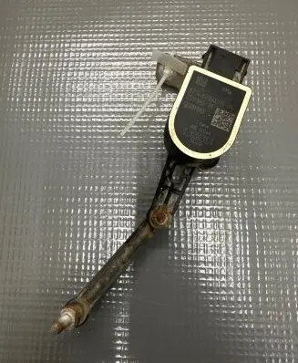 Headlight/headlamp level sensor