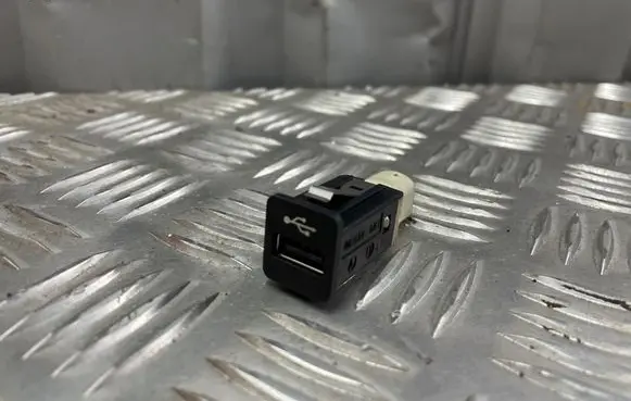 USB socket connector