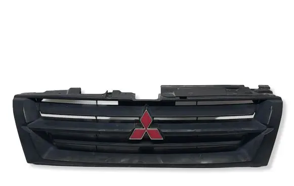 Mitsubishi Pajero Front bumper upper radiator grill MR387981