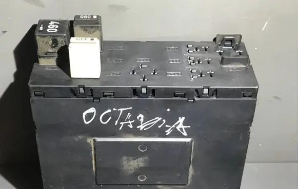 Skoda Octavia Mk2 (1Z) Comfort/convenience module 3C0937049E