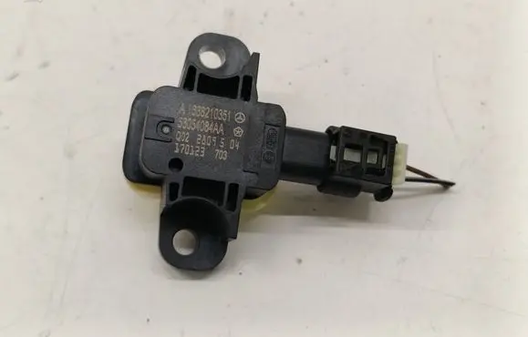 Mercedes-Benz CLA C117 X117 W117 Airbag deployment crash/impact sensor A1668210351