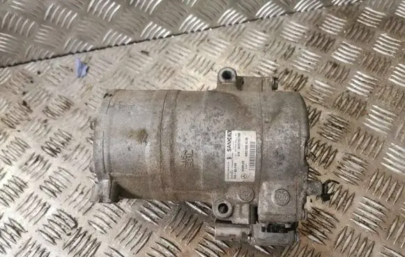 Mercedes-Benz E W212 Air conditioning (A/C) compressor (pump) A0038301660 00267007368 SHS33L4156