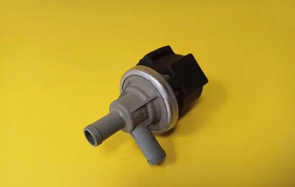 Audi A4 S4 B5 8D Turbo solenoid valve
