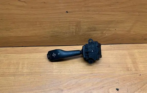 BMW 5 E39 Indicator stalk 8363668 01104010