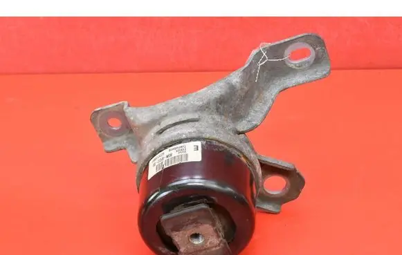 Engine mount vacuum valve
