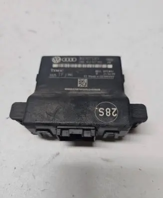 Volkswagen Golf V Gateway control module 1K0907530F 1K0907951