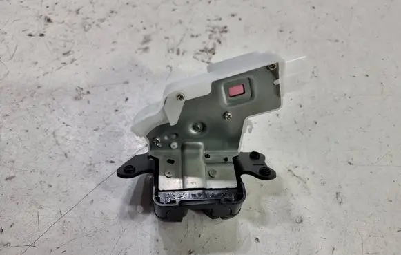 Toyota Yaris Cross Tailgate/trunk/boot lock/catch/latch 