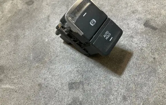Volkswagen Golf VII Hand parking brake switch 5Q0927225D 05629718