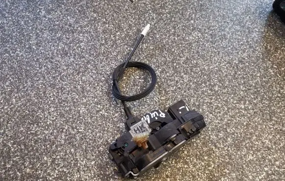 Opel Insignia A Front door lock 13503149