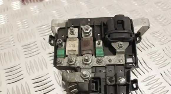 Renault Master III Fuse module 8200520034
