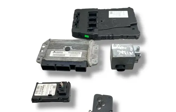 Renault Megane II Engine ECU kit and lock set 215854212A 8200509552 8200509516