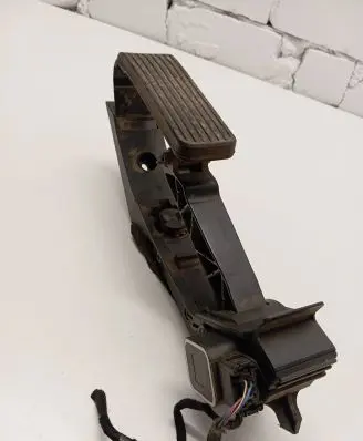Mercedes-Benz S W220 Accelerator throttle pedal A2203000004
