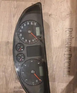Volkswagen Transporter - Caravelle T5 Speedometer (instrument cluster) 88311346