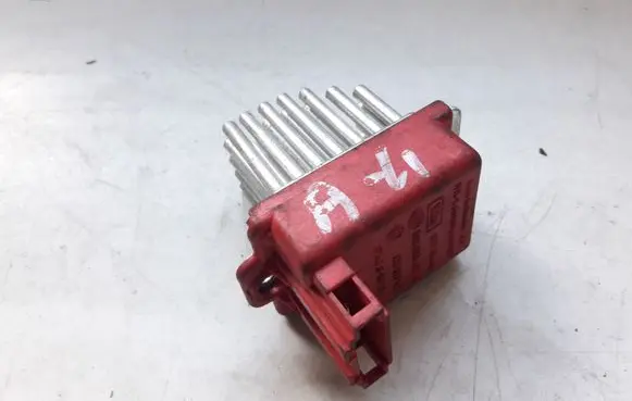 Audi A4 S4 B6 8E 8H Heater blower fan relay 