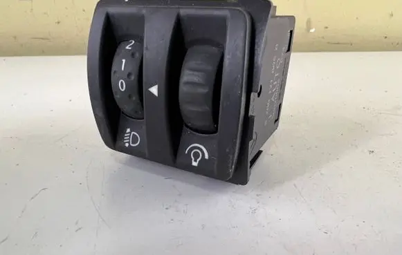 Renault Scenic II - Grand scenic II Headlight level height control switch 8200121805B 8200121805 88020005