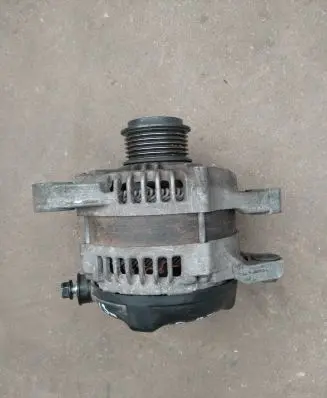 KIA Sorento Generator/alternator 373002P200