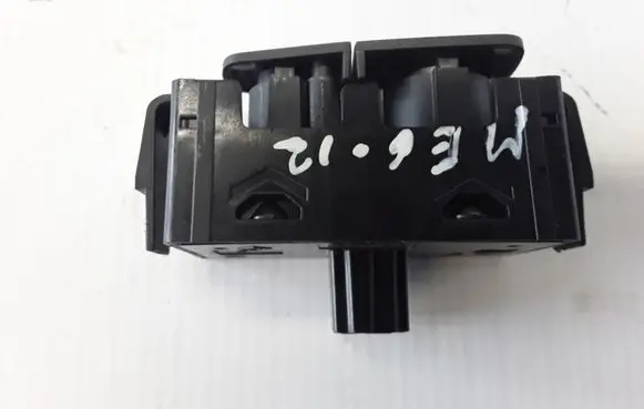 Renault Megane III Hazard light switch 252100004R