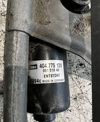 Volvo XC70 Front wiper linkage and motor 404775 09151848