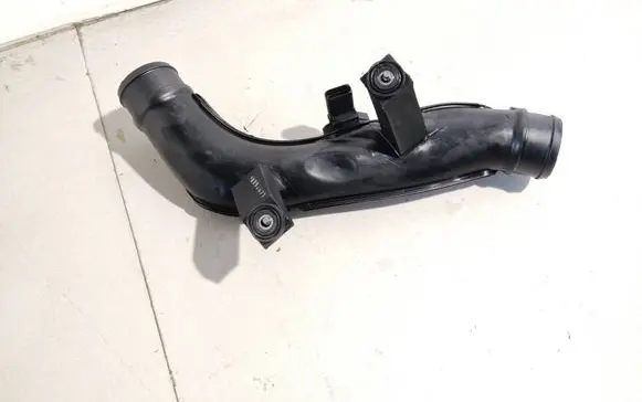 Skoda Octavia Mk2 (1Z) Intercooler hose/pipe 1K0145770AH 0261230073