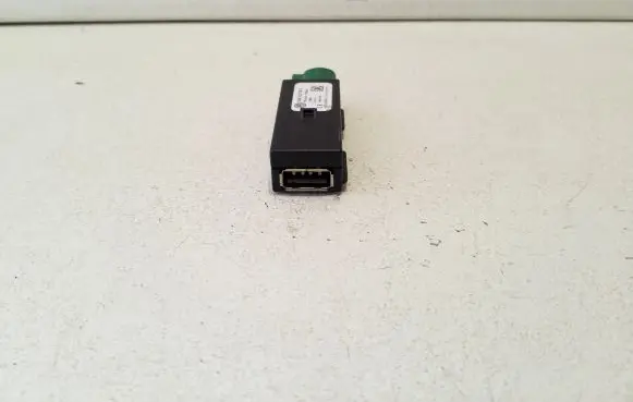 Volkswagen PASSAT B8 USB socket connector 5Q0035726E