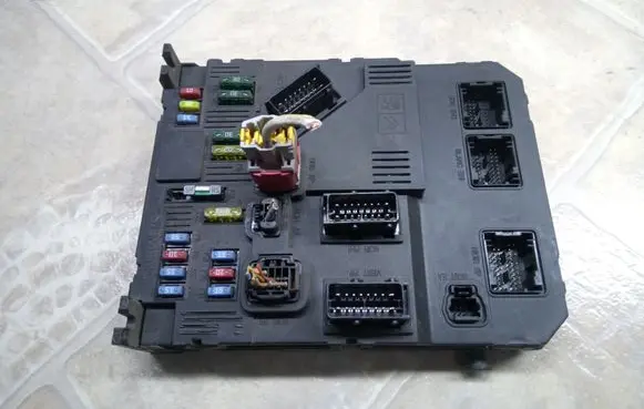 Peugeot 407 Fuse module 965521180 S120104600J