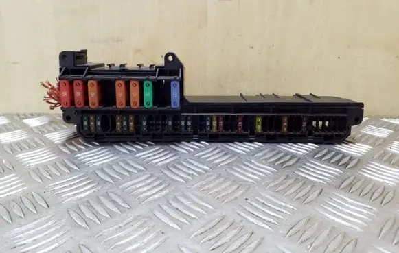 BMW 5 E60 E61 Fuse module 61146957330