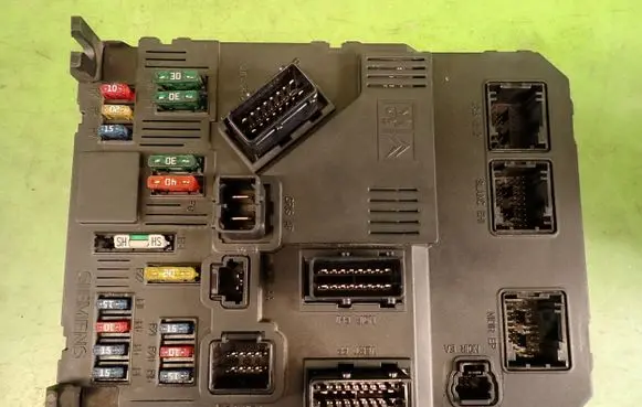 Peugeot 206 Fuse module