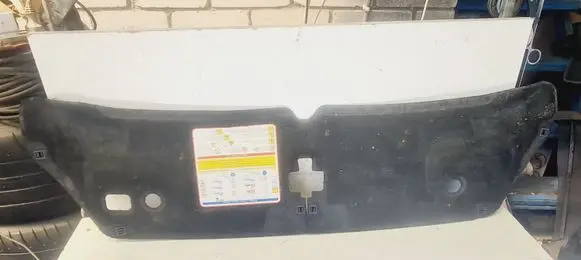 Engine bonnet/hood sound/heat insulation
