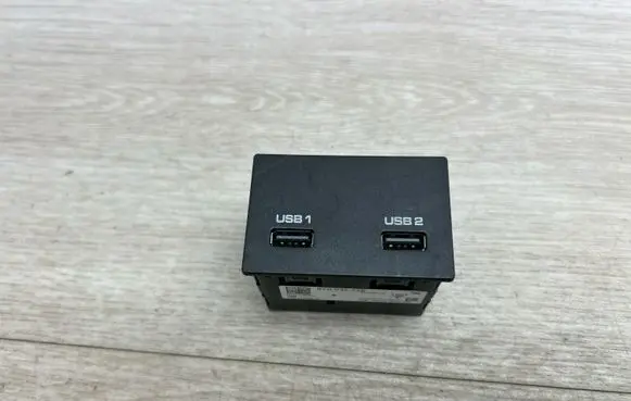 Porsche Cayenne (9Y0 9Y3) USB socket connector 9Y0035736